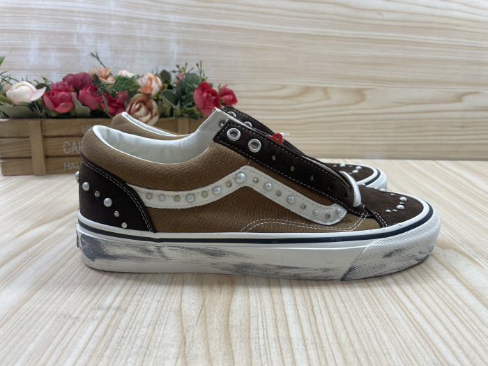 VA& SNEAKER