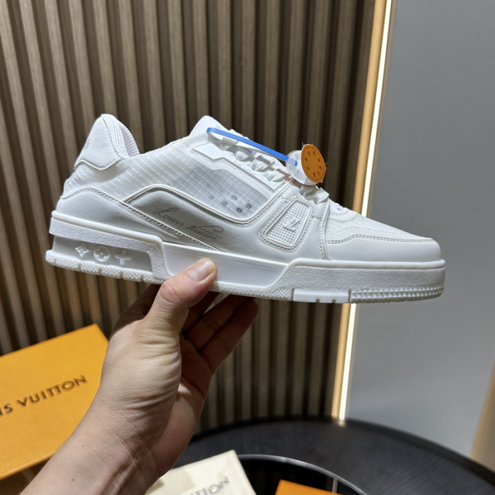 L0VT SNEAKER