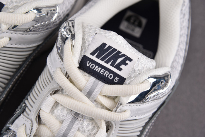 NK Zoom Vomero 5 “Photon Dust” FD0884-025