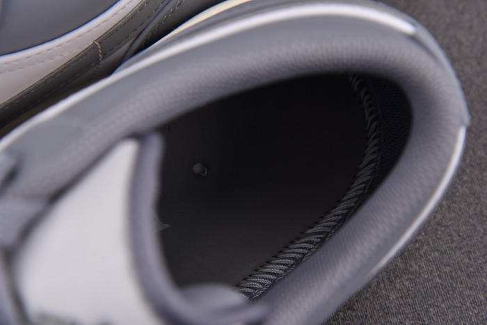 Air Jordan 1 Low“Stealth and White 553558-053