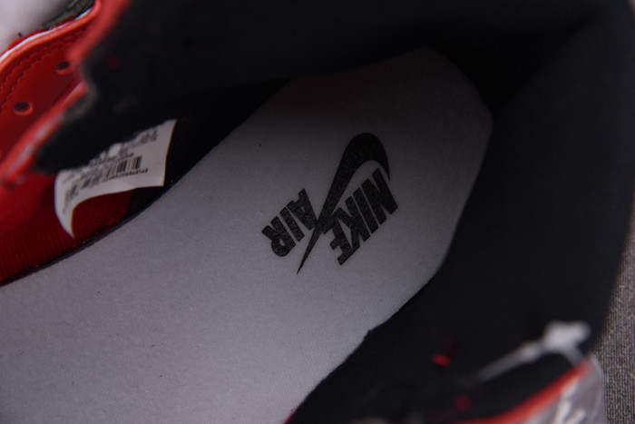 AIR JORDAN 1 RETRO HIGH OG CHICAGO RED 555088-101