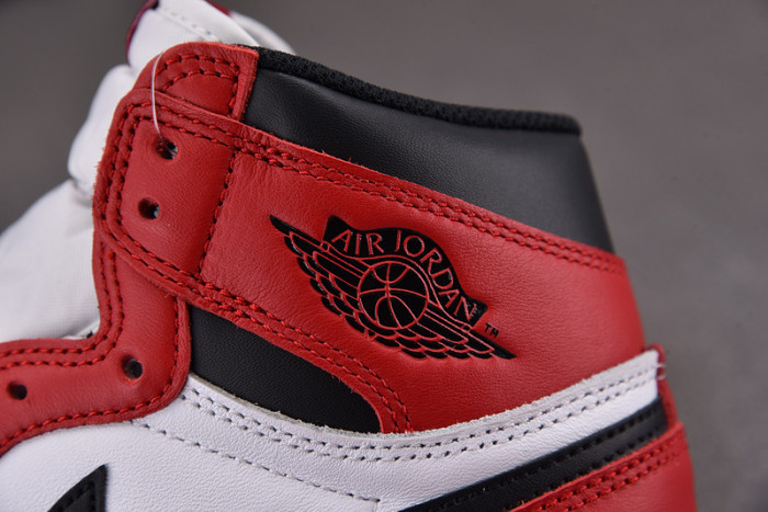 AIR JORDAN 1 RETRO HIGH OG CHICAGO RED 555088-101