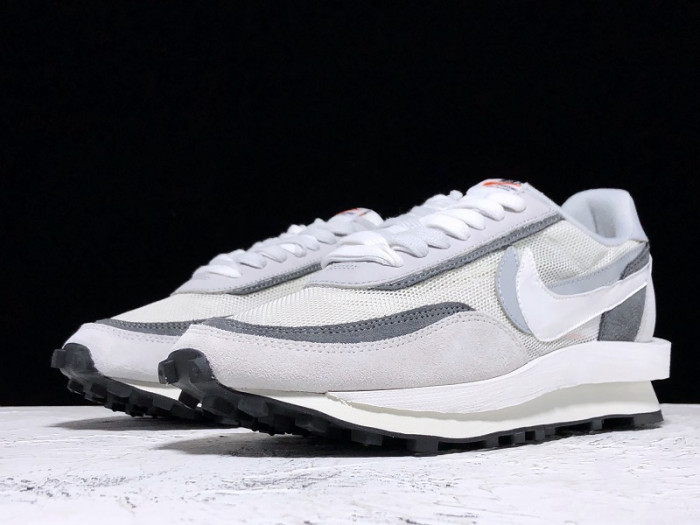 NIKE LD WAFFLE SACAI SUMMIT WHITE BV0073-100
