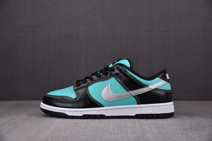 Nike SB Dunk Low D1am0nd S*pply Co. 304292-402
