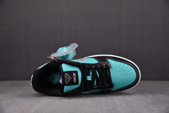 Nike SB Dunk Low D1am0nd S*pply Co. 304292-402