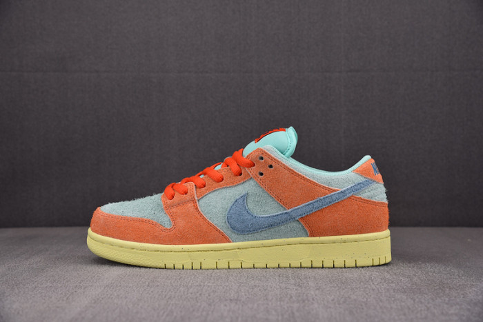 Nike Dunk SB Low “Noise Aqua” DV5429-800