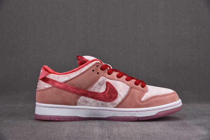 NIKE SB DUNK LOW STRANGELOVE SKATEBOARDS (SPECIAL BOX) - CT2552-800