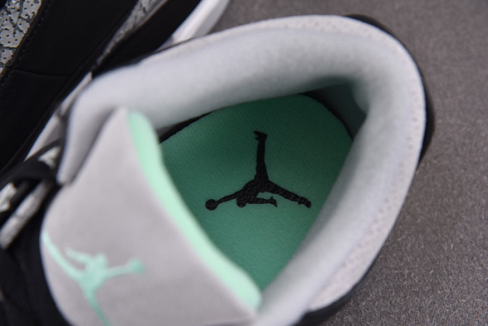 Air Jordan 3 “Green Glow” CT8532-031