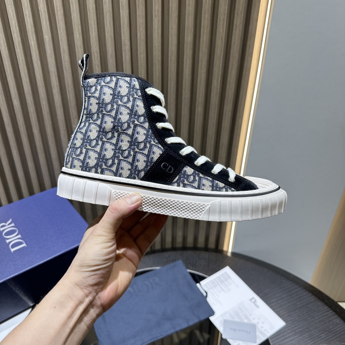 D10R SNEAKER