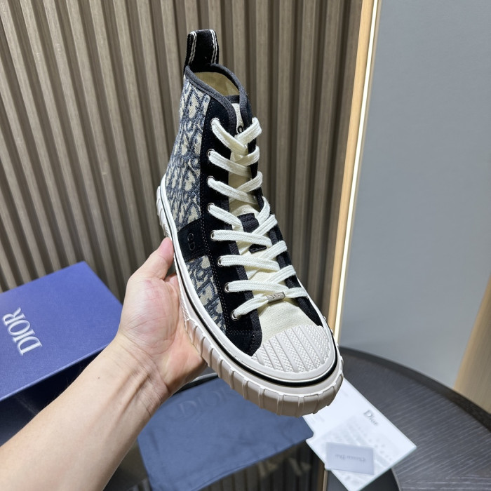 D10R SNEAKER