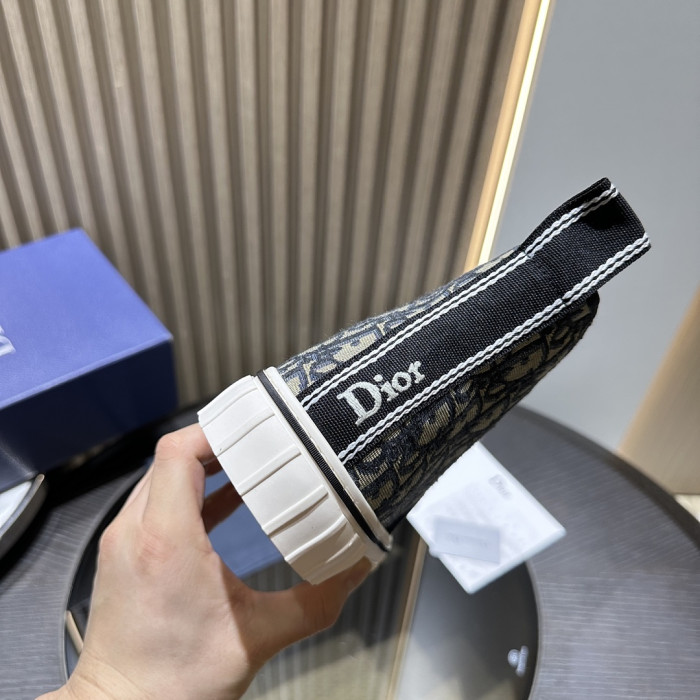 D10R SNEAKER
