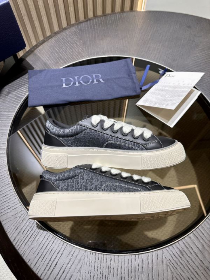 D10R SNEAKER