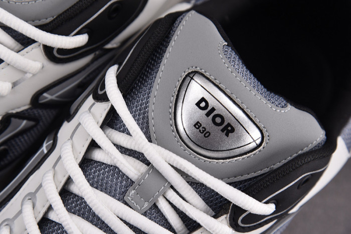 D10R SNEAKER