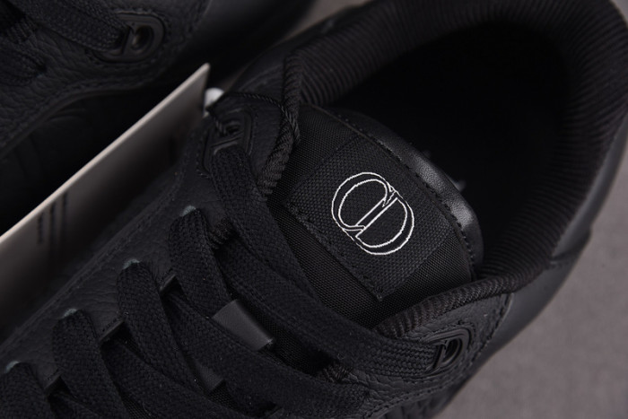 D10R B27 LOW SNEAKER