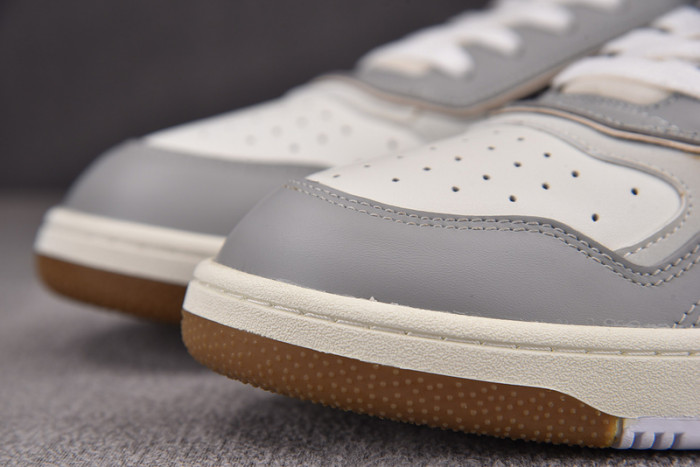 D10R B27 MID SNEAKER