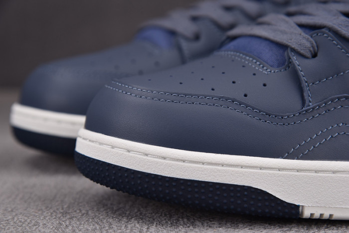 D10R B57 LOW SNEAKER