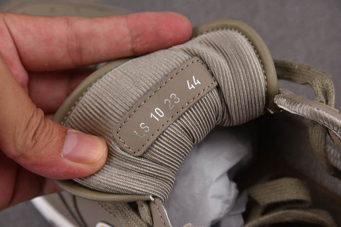 D10R B57 LOW SNEAKER