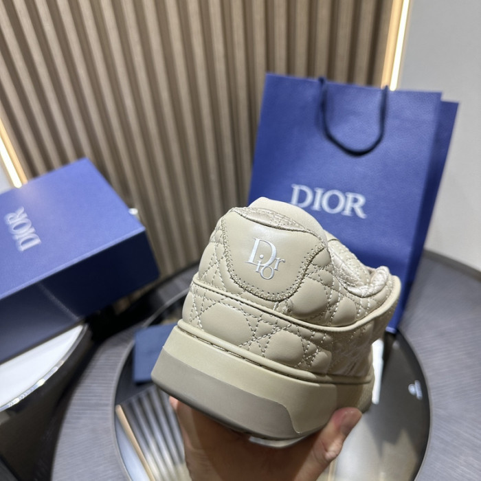 D10R B9s SNEAKER