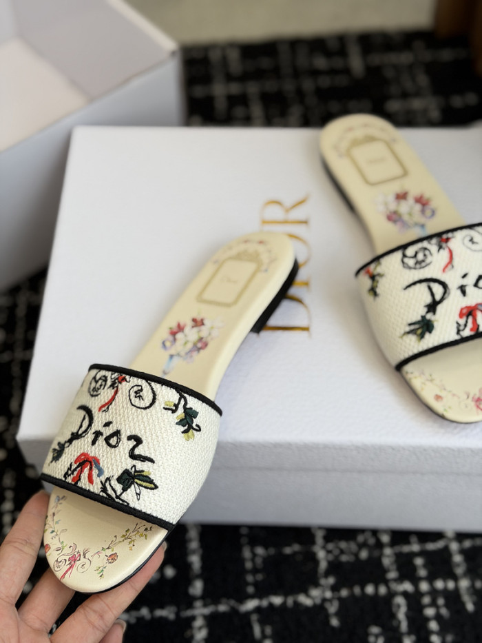 d10r sandal