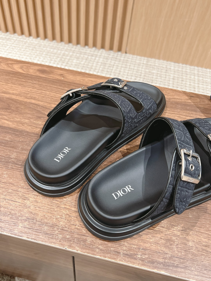 d10r sandal
