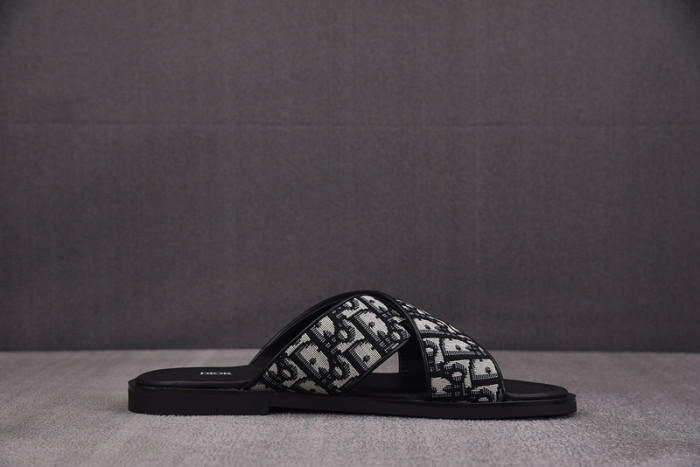 d10r sandal