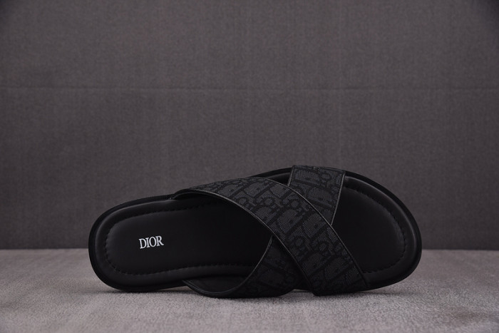 d10r sandal