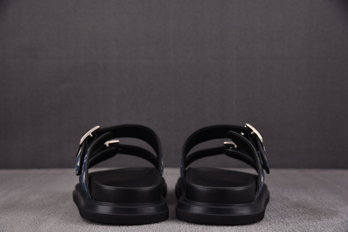d10r sandal