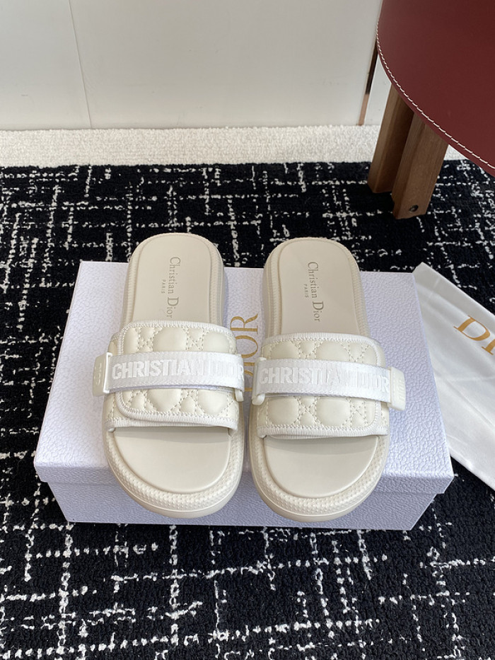 d10r sandal