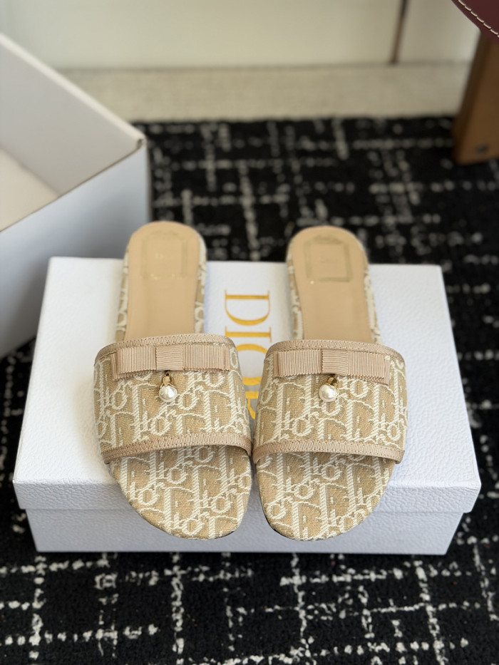 d10r sandal