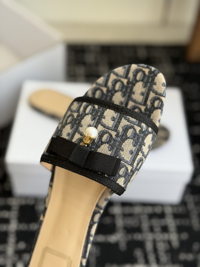 d10r sandal