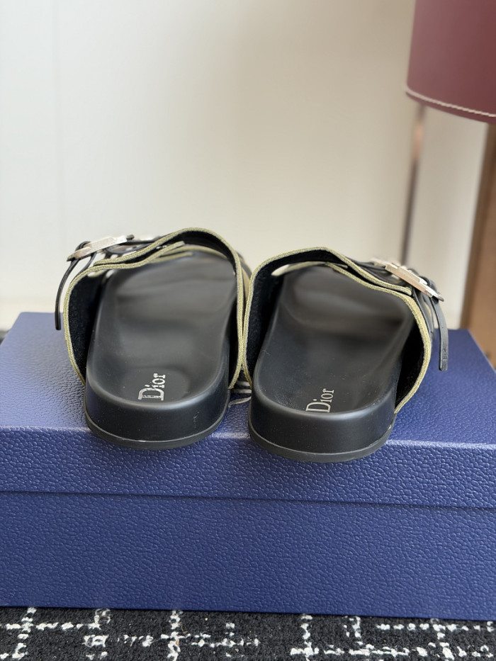 d10r sandal