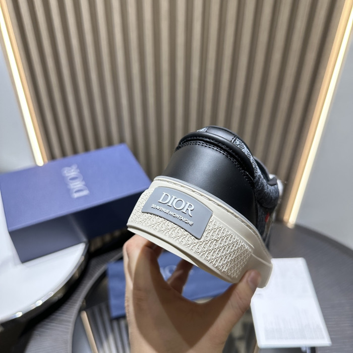 D10R SNEAKER