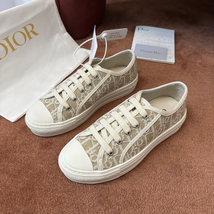 D10R SNEAKER
