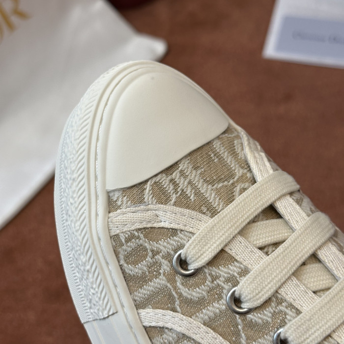 D10R SNEAKER