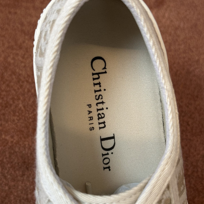 D10R SNEAKER