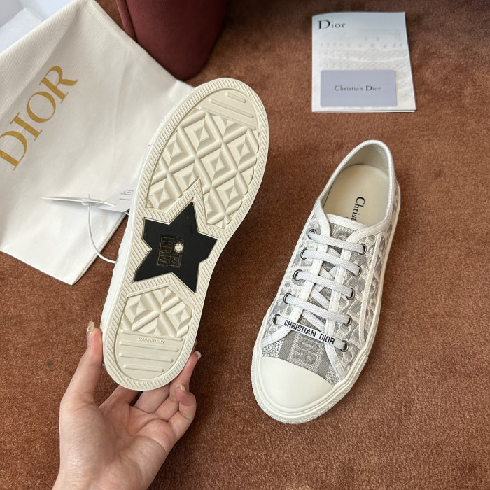 D10R SNEAKER