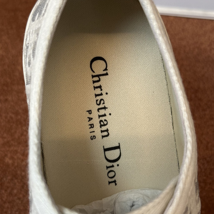 D10R SNEAKER