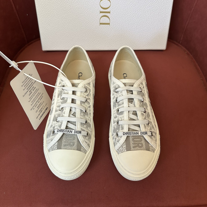 D10R SNEAKER