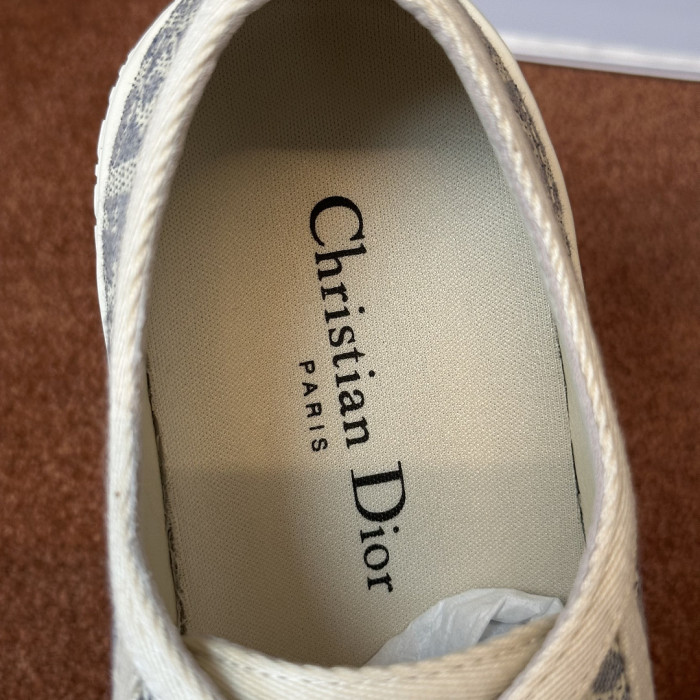 D10R SNEAKER