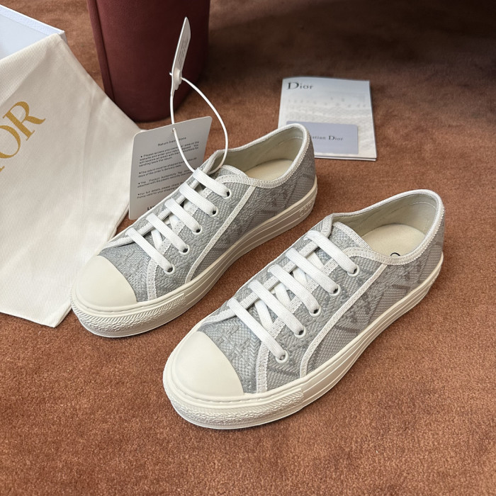 D10R SNEAKER