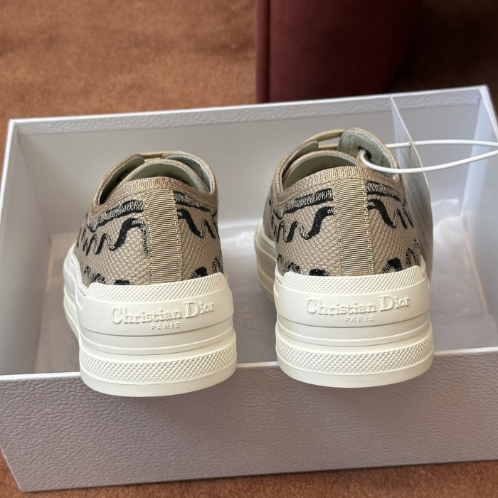 D10R SNEAKER