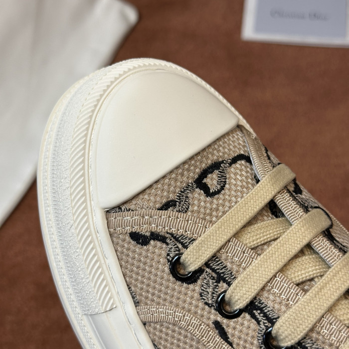 D10R SNEAKER