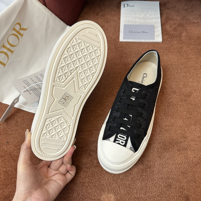 D10R SNEAKER