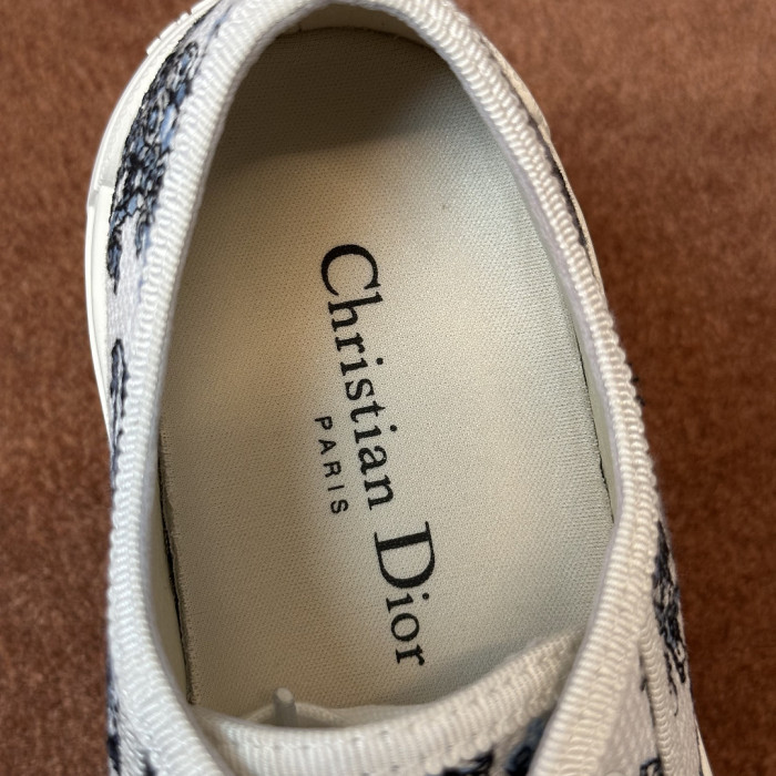 D10R SNEAKER