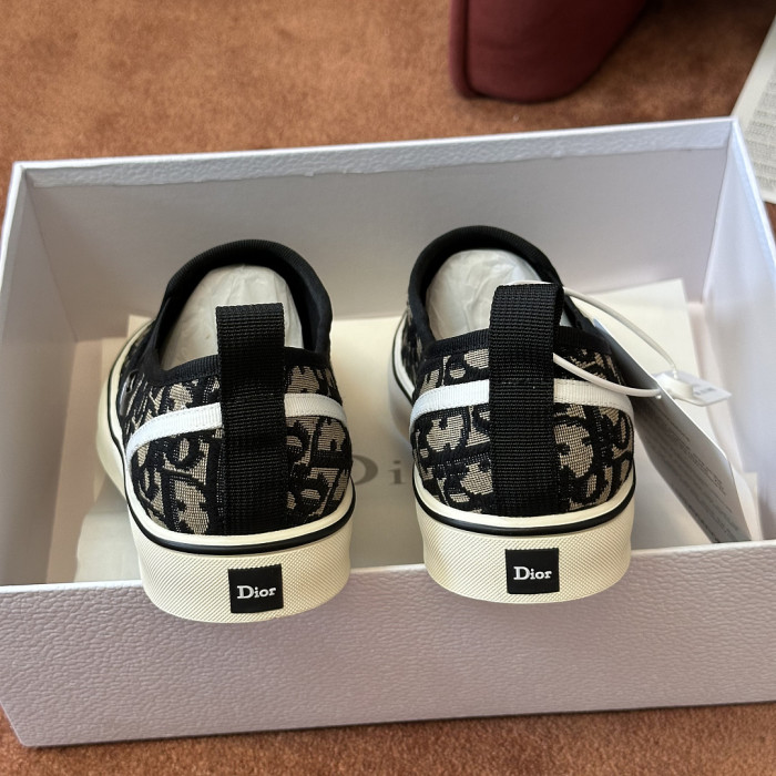 D10R SNEAKER