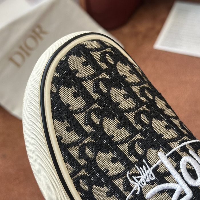 D10R SNEAKER
