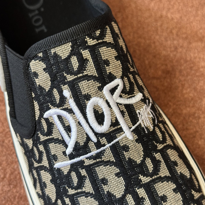 D10R SNEAKER