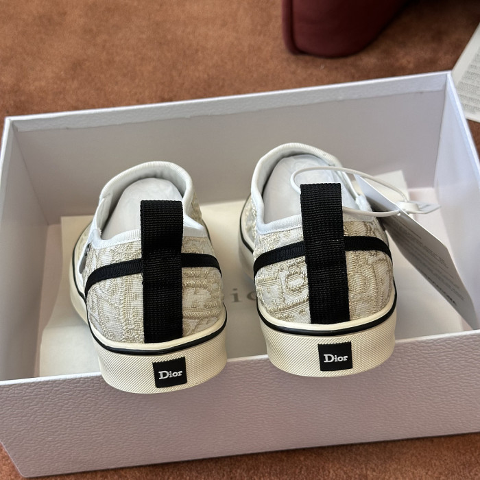 D10R SNEAKER