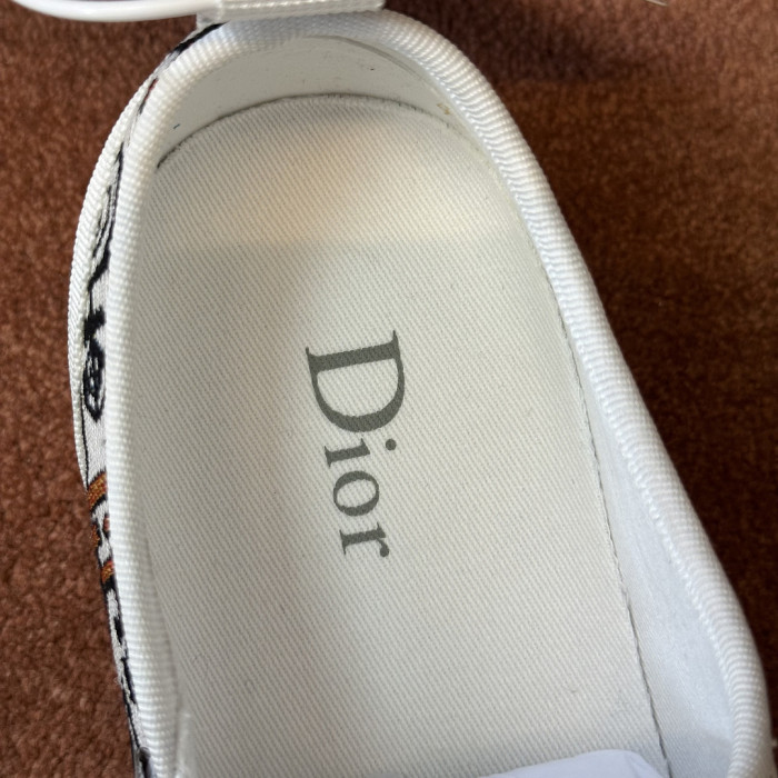 D10R SNEAKER