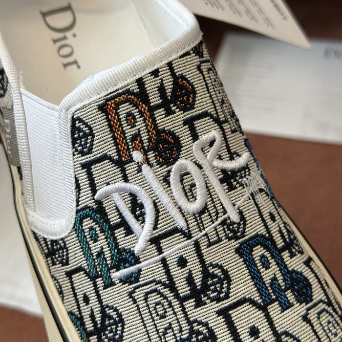 D10R SNEAKER